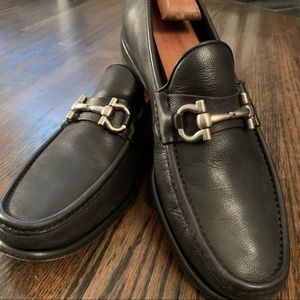 Ferragamo Pebbled Gancini Loafer 9.5 EE (Wide)